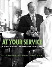 At Your Service : A Hands-On Guide to the Professional Dining Room 